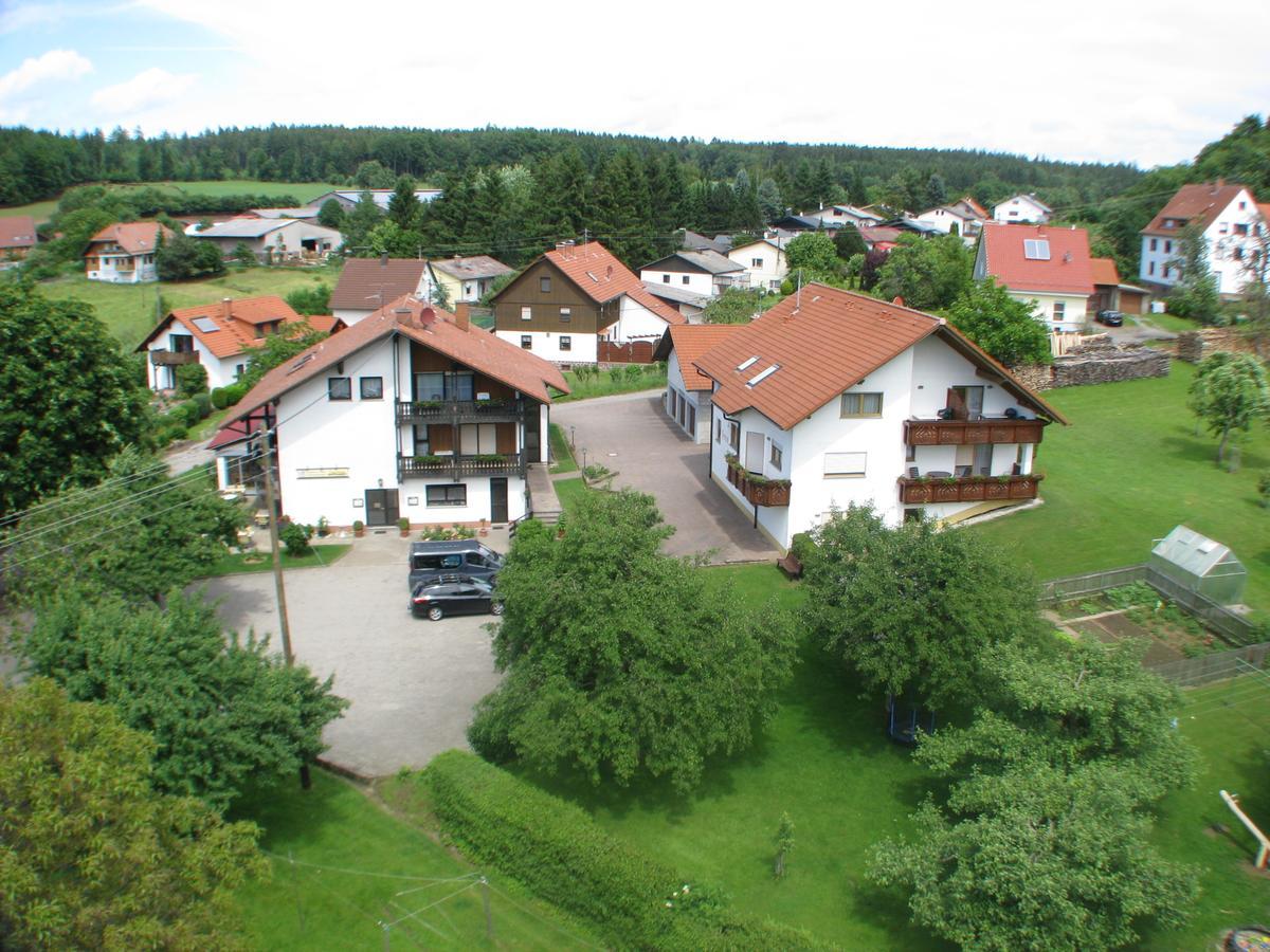 Gasthaus Und Ferienwohnungen Zum Engel Waldbrunn  Exteriér fotografie